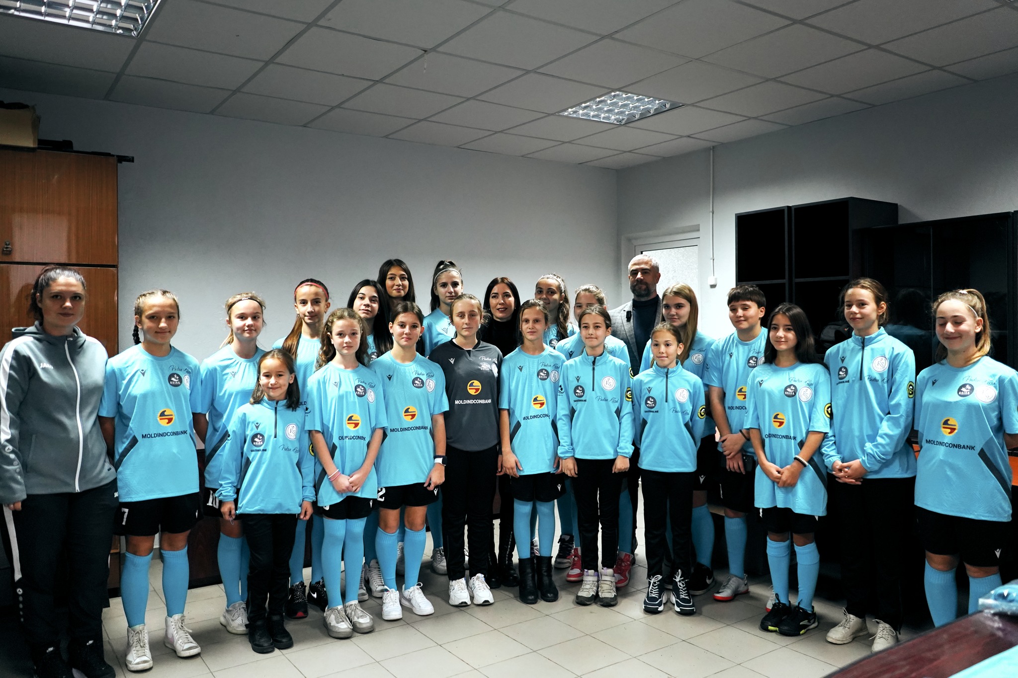 Supporting the girls’ football team – Moldindcombank