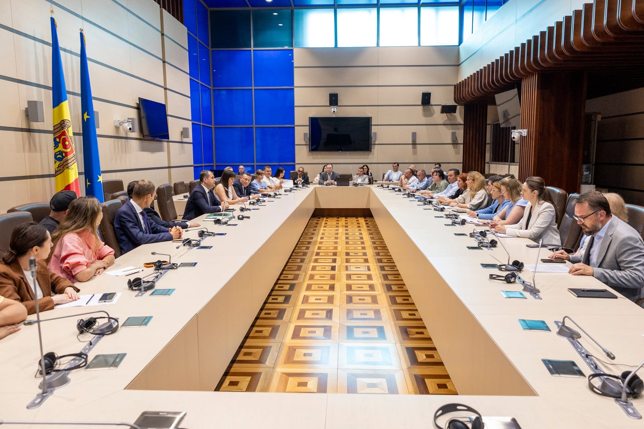Consultations between Vasile Tofan, the Prime Minister-designate, and representatives of the business community
